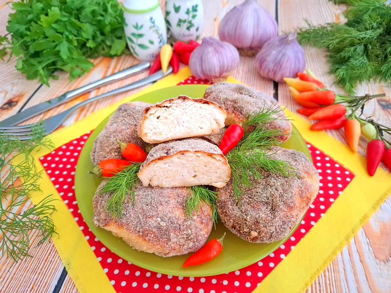 Курячі котлети в паніровці в аерогрилі