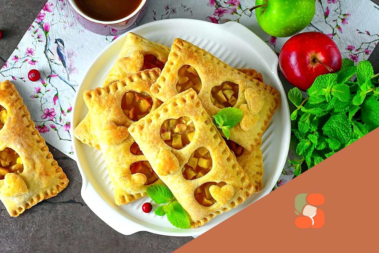 Шари в аерогрилі з листкового тіста з яблуками