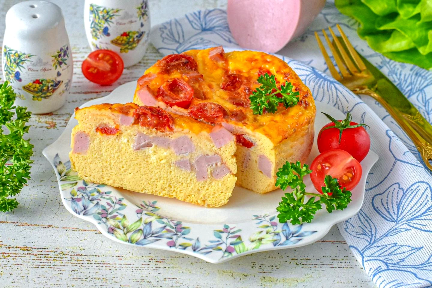 Омлет з ковбасою та сиром в аерогрилі