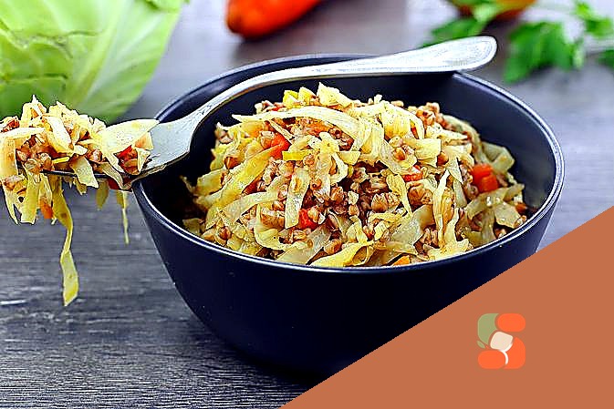 Суп з червоною квасолею, помідорами, цукіні та селери