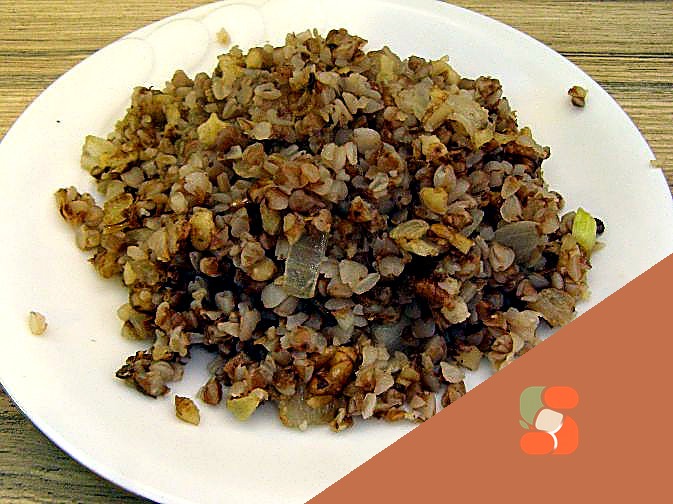 Гречана каша з горіхами