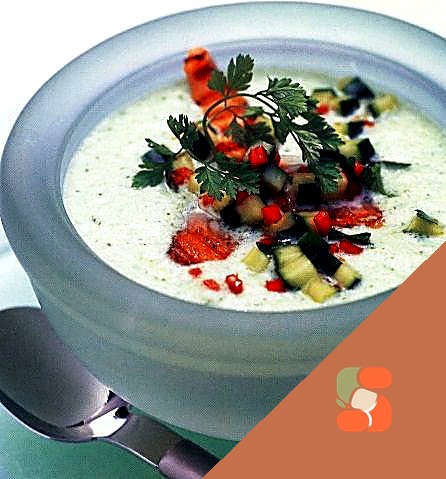 Огірковий суп-пюре з лососем