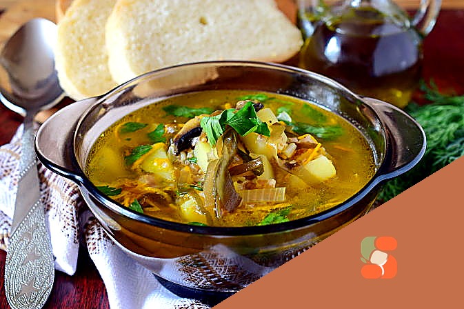 Суп з морською капустою та грибами