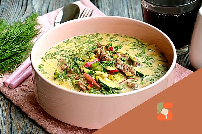 Новорічний салат "Малахітовий браслет" з куркою, кукурудзою та ківі