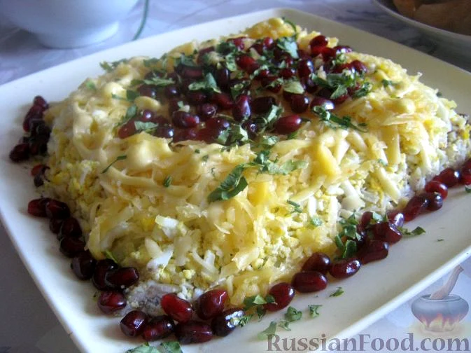 Листковий салат з волоськими горіхами та гранатом