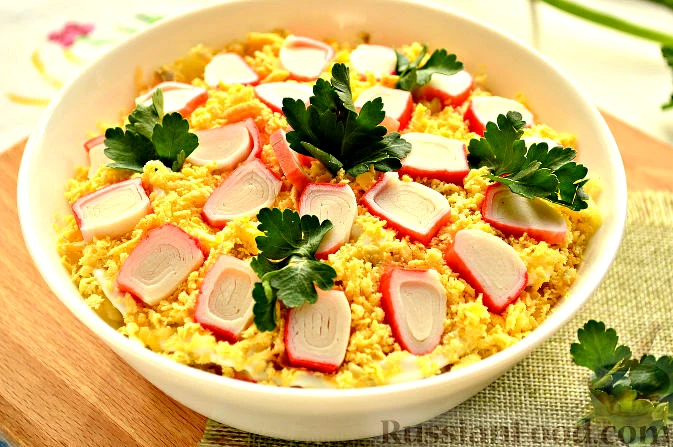 Листковий салат з крабовими паличками